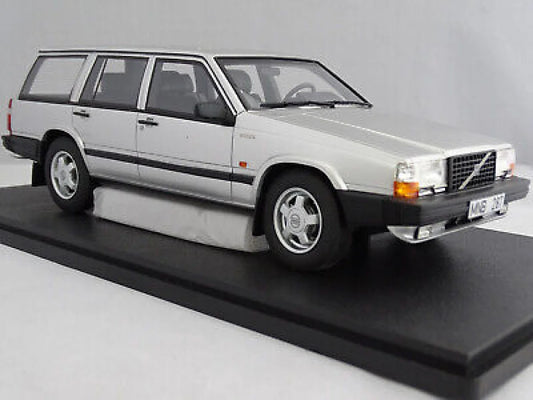 Scale 1:18 Volvo 740 GL SW Station Wagon 1986 - Retro Shop NL