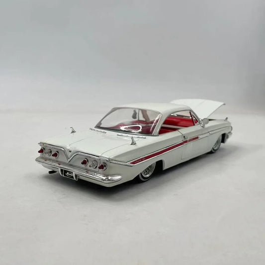 Scale 1:24 Chevrolet Impala Model Car - Retro Shop NL